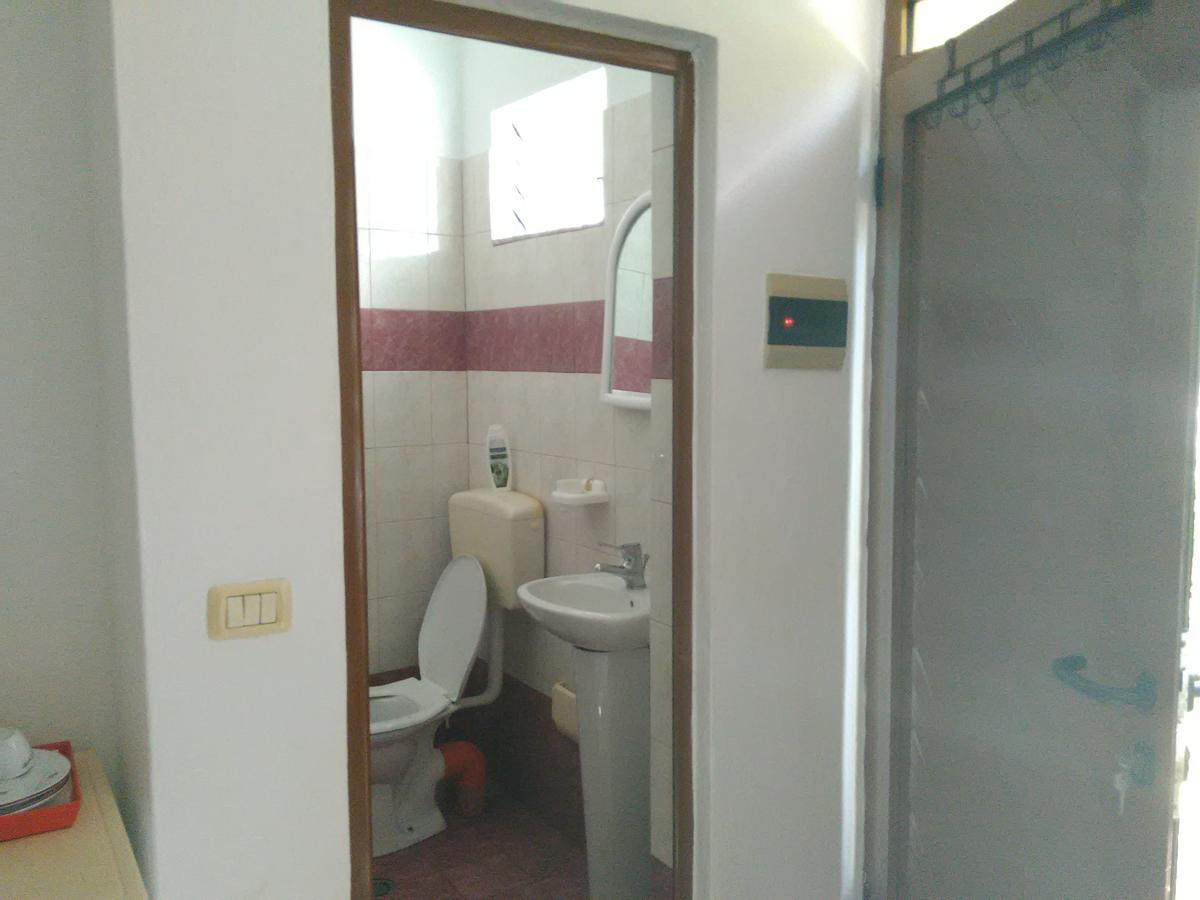 Gjirokastër Camping Late מראה חיצוני תמונה