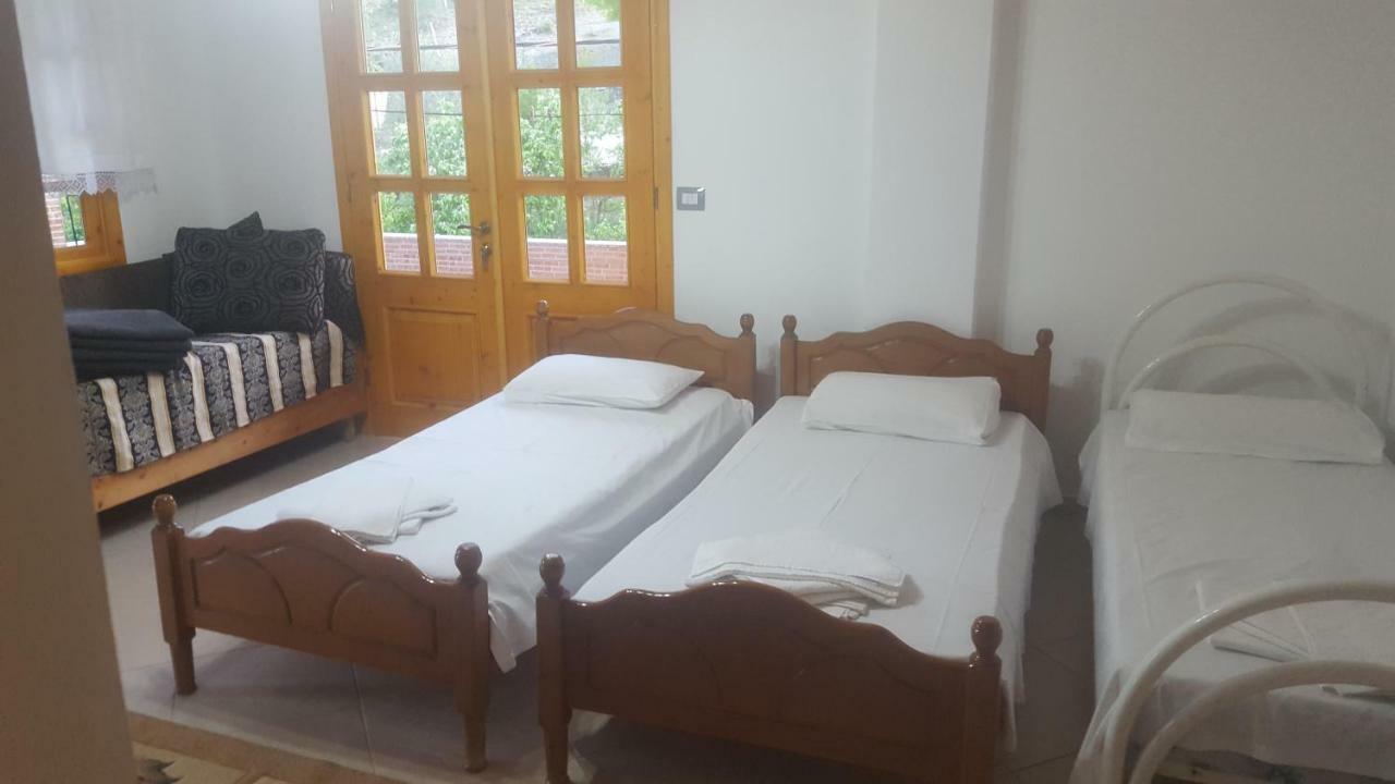 Gjirokastër Camping Late מראה חיצוני תמונה